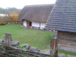 Nachbauten keltischer Häuser.