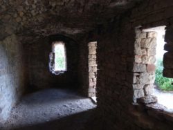 Wohl ein in spätromanischer Zeit errichteter Keller im Osten der Hauptburg.