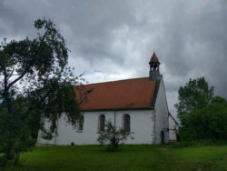 Die Kapelle befindet sich an der Stelle der versuchten Stadtgründung der Herren von Ehingen.