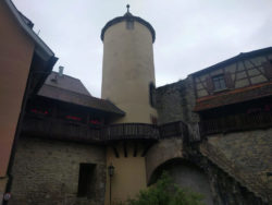 In diesem Turm aus dem 14. Jahrhundert war im Spätmittelalter bzw. in der Frühen Neuzeit das Pulvermagazin der Stadt untergebracht.