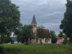 Die spätgotische Friedhofskirche, die 1450 umgebaut wurde, ist das letzte sichtbare Überbleibsel der Siedlung Sülchen. Die Siedlung wurde um 13 allmählich aufgegeben.