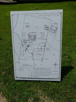 Um die Anordnung des Guthofareals vor Augen zu haben hier eine Karte der Anlage, wie sie im Freilichtmuseum zu sehen ist.